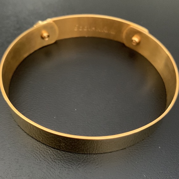 Soo Ihn Kim golden bangle - Picture 3 of 5